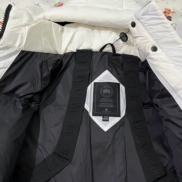 Canada Goose White Hooded Down Jacket - Picture 9 of 15